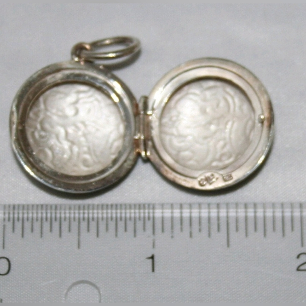 Rare Vintage Silpada Sterling Silver Etched Dragon Locket Pendant - Picture 10 of 15